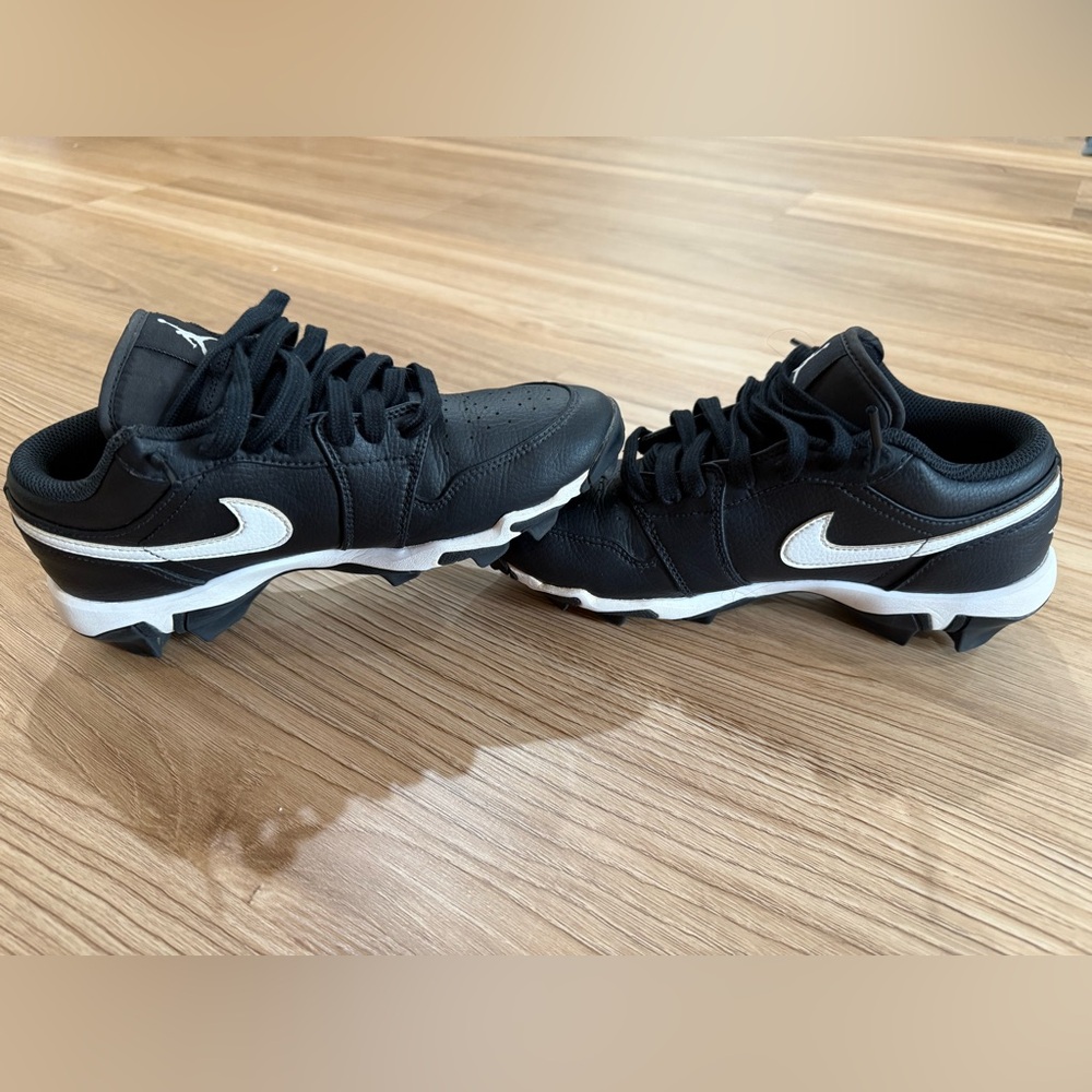 Nike Jordan Low Baseball Cleats 6Y
Size 6 Youth